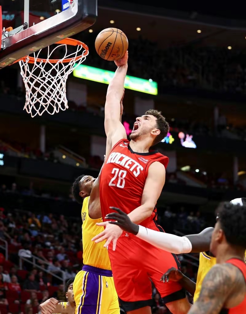 关于广东宏远迎NBA季后赛关键赛，赛前手感冰凉，赛场秩序良好，赛程密集仍需轮换的信息