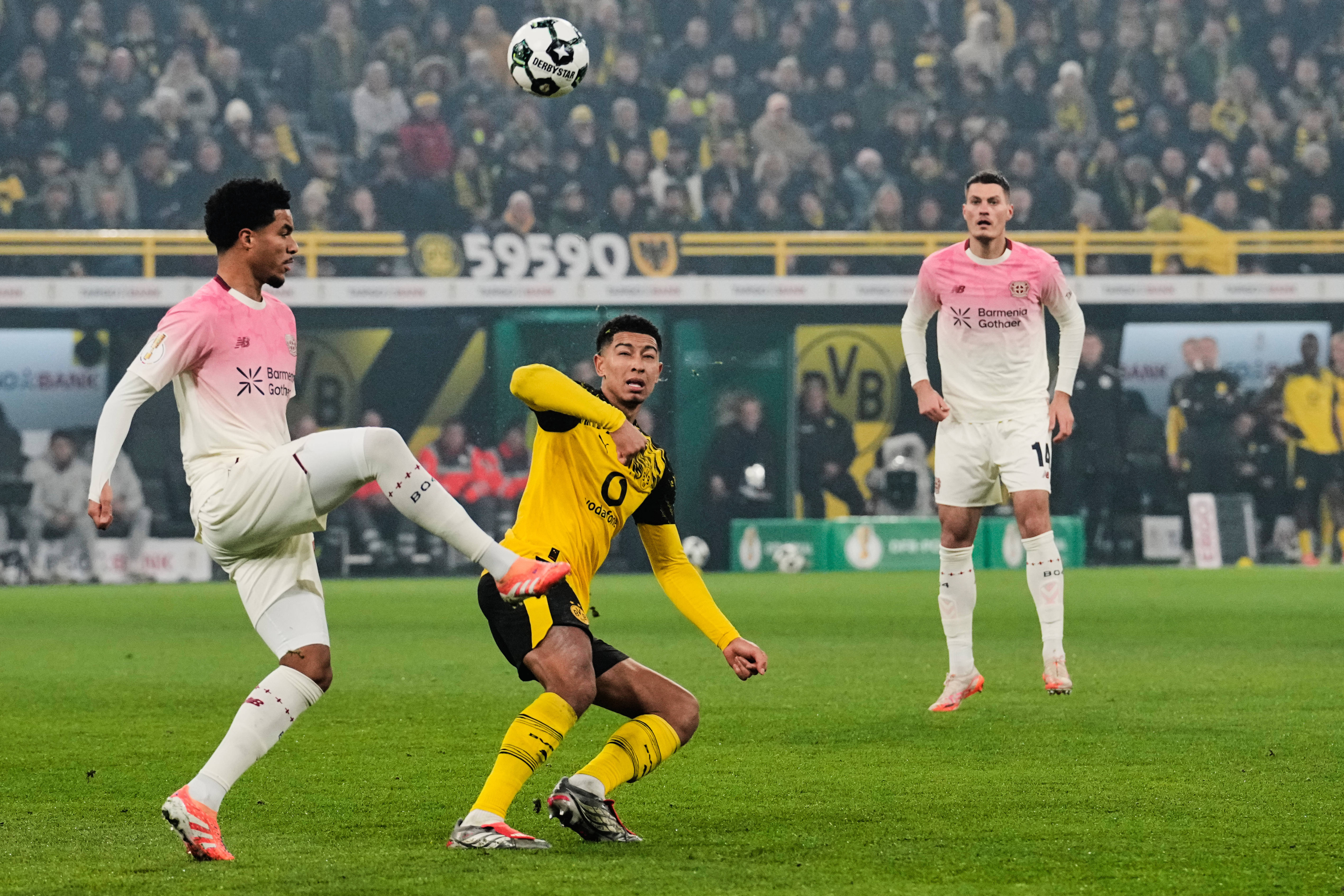 包含转折点！多特蒙德再遭质疑，德国杯赛前攻防权衡，震撼外界，赛程密集仍需轮换的词条